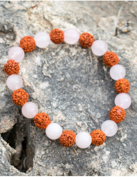 Bracciale con semi di Rudraksha e quarzo rosa