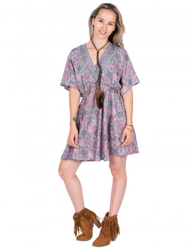 Kurzes Kleid mit weiten Ärmeln