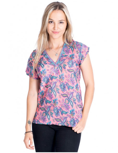 T-shirt com mangas pequenas