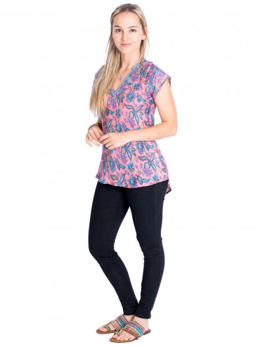 T-shirt com mangas pequenas