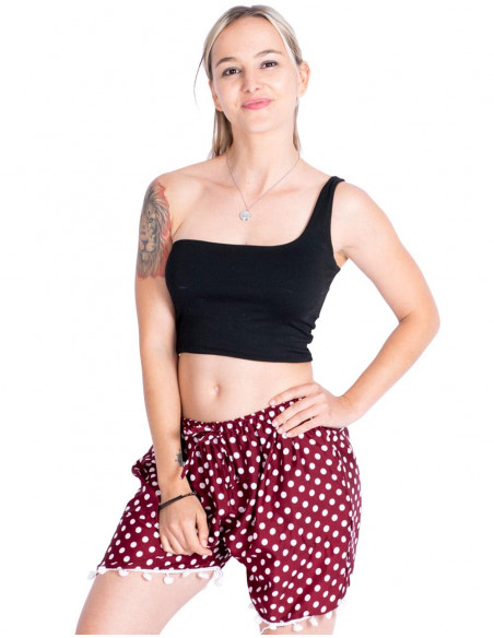 Shorts de bolinhas e pompons