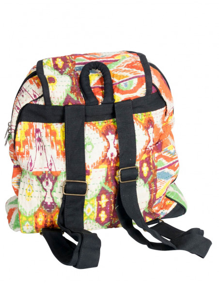 Mochila impressa com costura