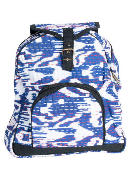 mochila azul e branca