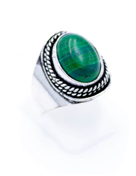 Grande anello in pietra minerale