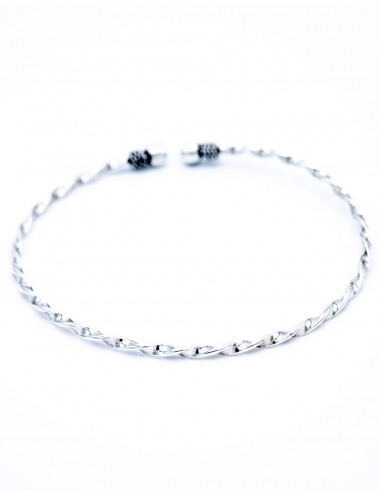 pulsera-rigida-plateada-con-abertura 2