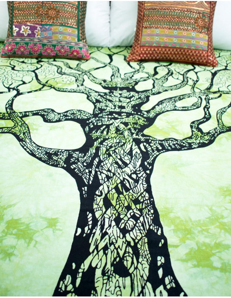 Tapeçaria verde com árvore