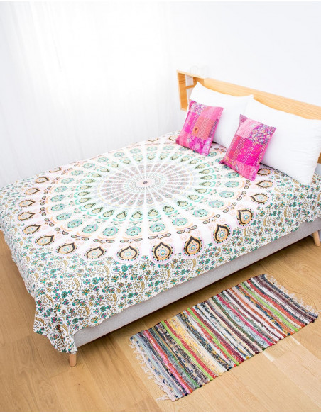 Mehrfarbige Mandala-Steppdecke