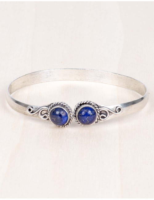 pulseira de prata com duas pedras minerais esculpidas
