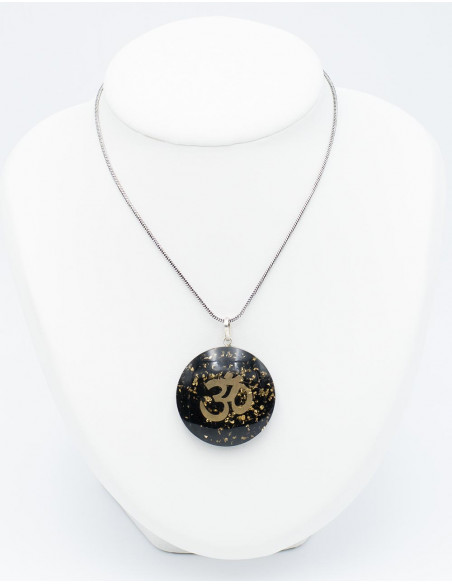 Ciondolo Om in orgonite scura