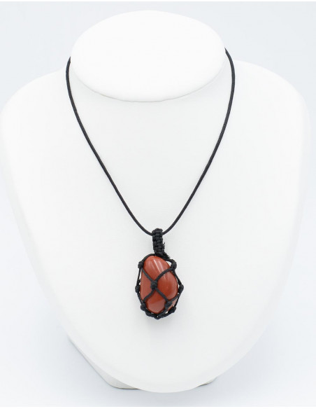 Ciondolo in Pietra Minerale con Macrame