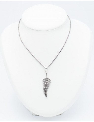 Pendentif feuille sculptée 2