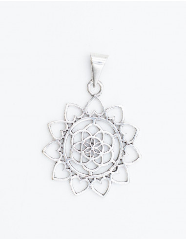 Pendentif circulaire avec coeurs