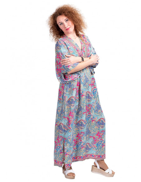 Langes Kleid mit zwei Schlitzen