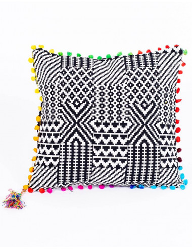funda-cojin-blanca-formas-geometricas 2