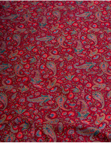 Kleid mit weiten Ärmeln