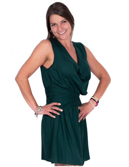 Vestido verde com decote drapeado