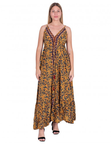 Langes Kleid mit Rüschen am...