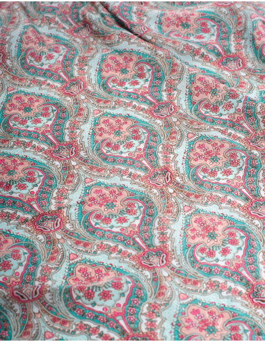 seda-suave-al-tacto-estampada-verde-rosa