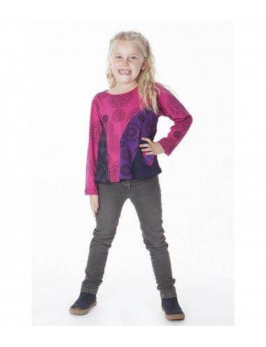 camiseta-lineas-oblicuas-niña-rosa