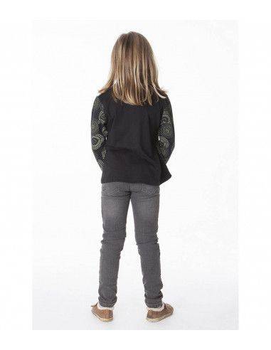 uneven-girl-green-t-shirt