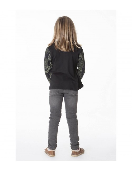 uneven-girl-green-t-shirt