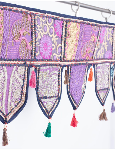 Handgefertigter lila Toran