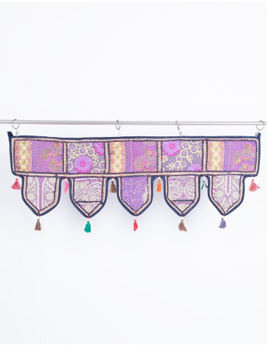 Handgefertigter lila Toran 2