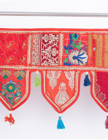 Straight and Large Red Toran