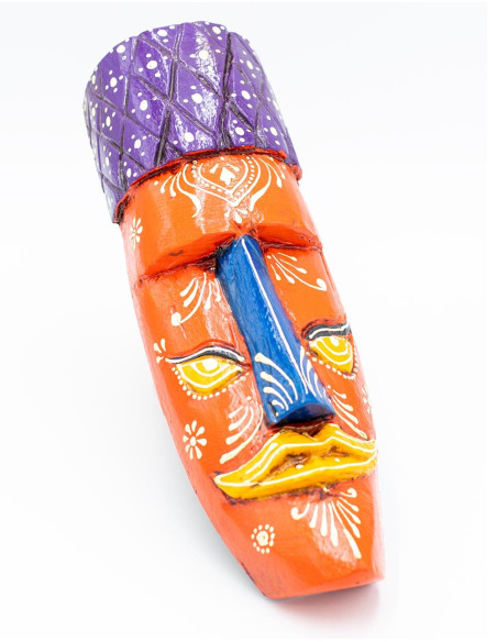 Maschera banale: un tocco di arte indiana e mistero