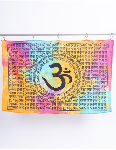 Découvrez l'harmonie d'Om dans une tapisserie ethnique vibrante et unique !