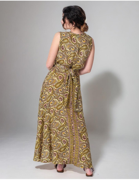 Vestido envolvente de seda estampado em tons amarelos com desenhos paisley