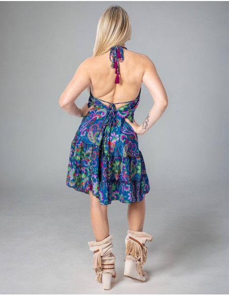 Robe de style bohème avec fond bleu en soie imprimée dos nu