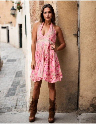 Kurzes rosa Seidenkleid