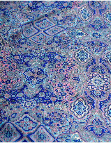 Shorts corti in seta stampata ideali per la...