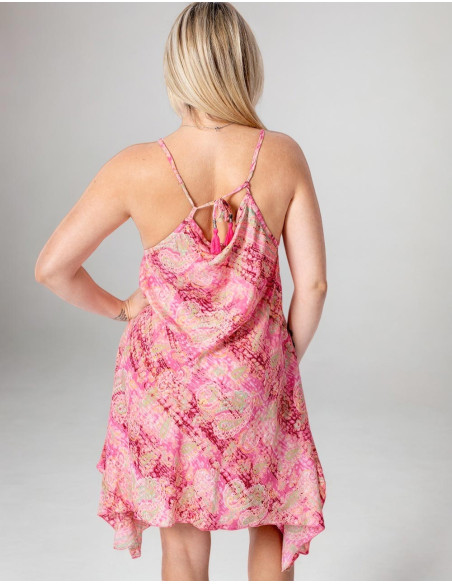 Robe en soie imprimée fraîche dans les tons roses