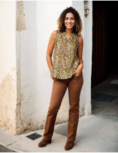 Einfaches ärmelloses Seiden-T-Shirt mit Paisley-Print