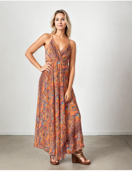 Vestido longo de seda estampado estilo hippie com fundo laranja