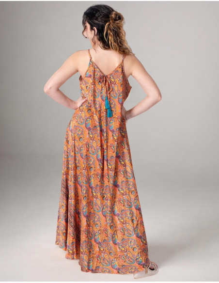 Langes und breites Seidenkleid mit Paisley-Print