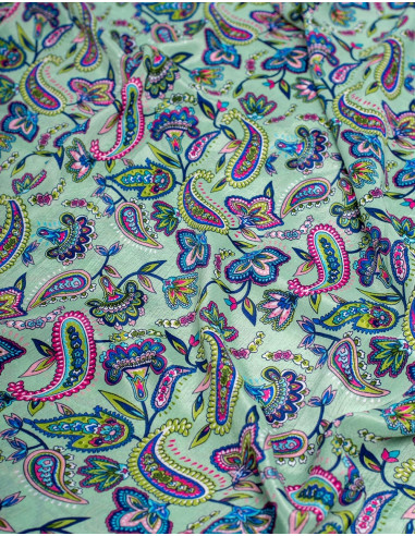 tela-seda-fresca-calidad-estampada-fondo-verde