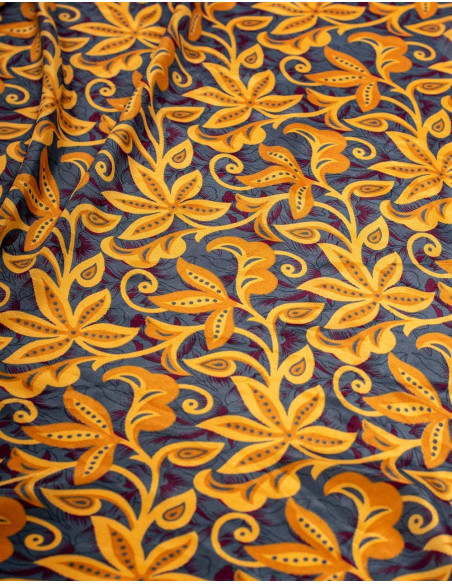 Rückenfreies langes Kleid aus frischer Seide