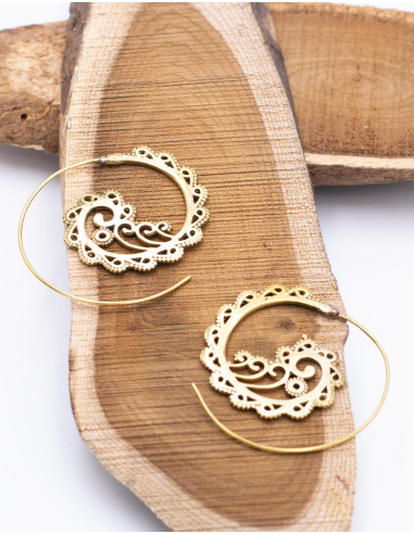 Circular Earrings with Carved Brass Firulets with Icoting Bath