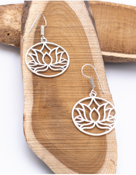 Boucles d'oreilles rondes avec fleur de lotus sculptée en laiton fait main