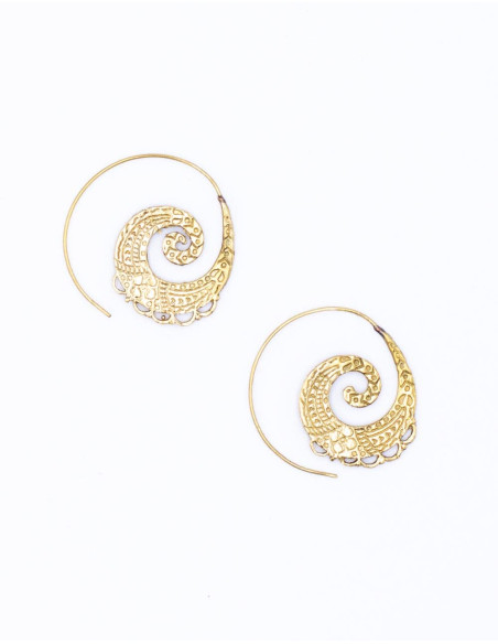 Boucles d'oreilles dorées plates sculptées