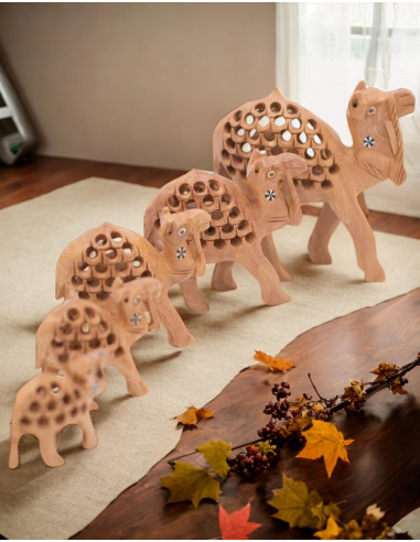 Set di 5 cammelli intagliati in legno - Artigianato unico per scale