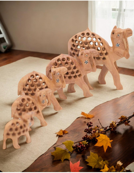 Set di 5 cammelli intagliati in legno - Artigianato unico per scale