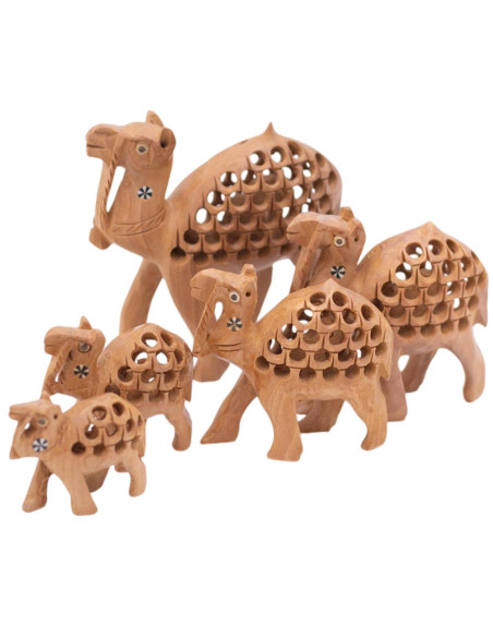 Set di 5 cammelli intagliati in legno - Artigianato unico per scale