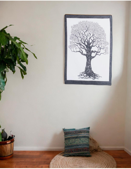 Baum-Wandteppich in Schwarz und Weiß – natürliche Eleganz für Ihren Raum