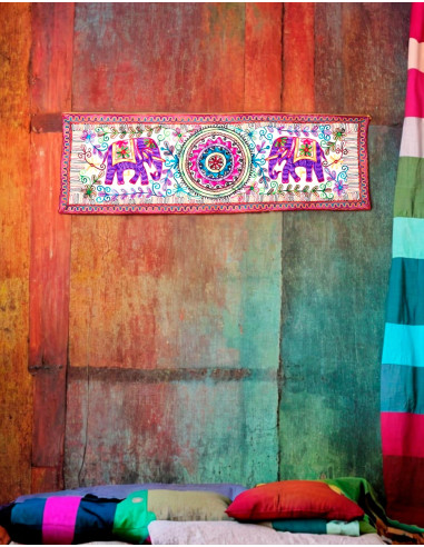 tapiz-decorativo-pared-bordado-a-mano-elefantes-trompas-abajo