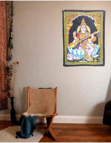 Saraswati, indischer handgefertigter Wandteppich – exklusives Design mit funkelnden Pailletten