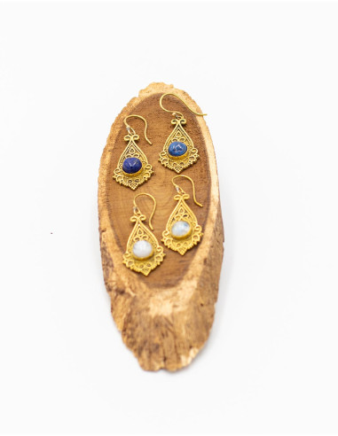 pendiente-dorado-con-piedra-colores-variados